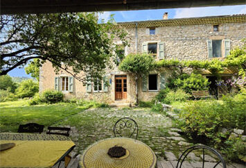 Ferme Distillerie Solaure à Barnave — fête privée en Drôme