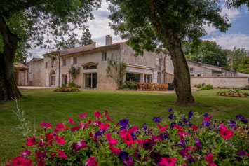 Domaine des Fresneaux : notre avis pour un mariage en groupe