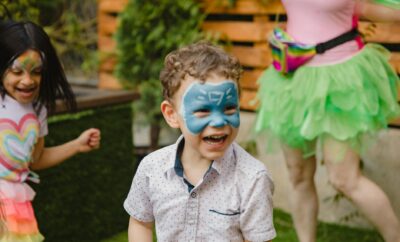 Anniversaire surprise en villa : comment organiser sans que ça se sache