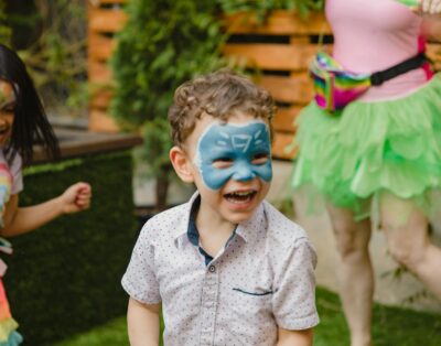 Anniversaire surprise en villa : comment organiser sans que ça se sache