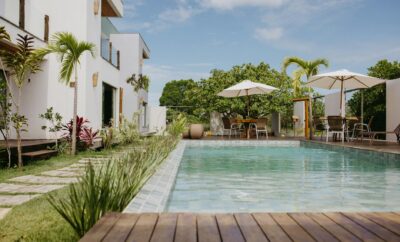 Côte d&rsquo;Azur vs Corse : où louer une villa avec piscine ?