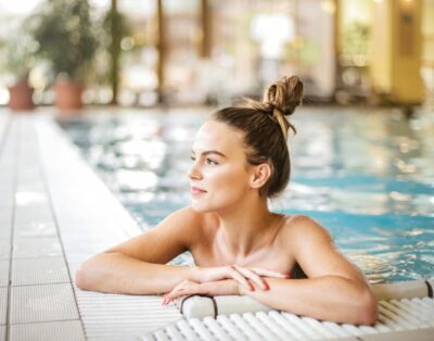 Location maison avec piscine intérieure et salle de jeux